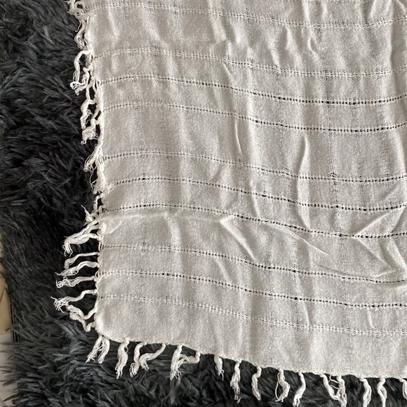 White fringe knit wrap? - Picture 11 of 17